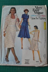 1611 VOGUE DIANE VON FURSTENBERG 1977 STRETCH KNIT JACKET, SKIRT, TOP PATTERN 10 UNCUT